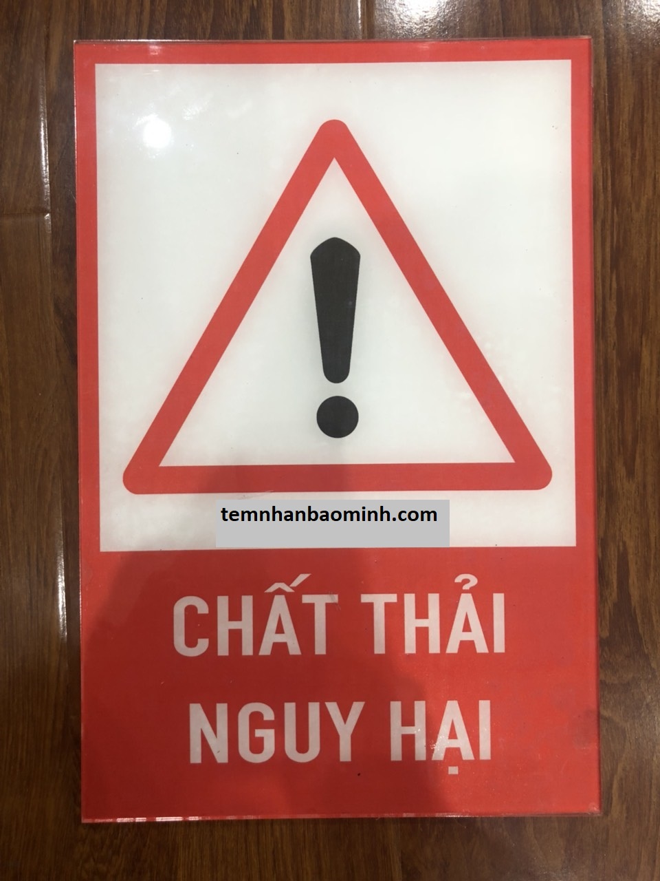 Tem cảnh báo chất thải nguy hiểm